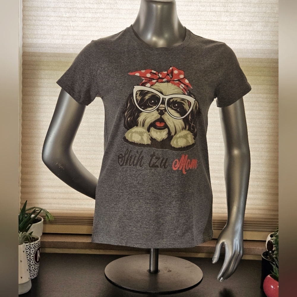 Shih Tzu Mom T-Shirt - Size M